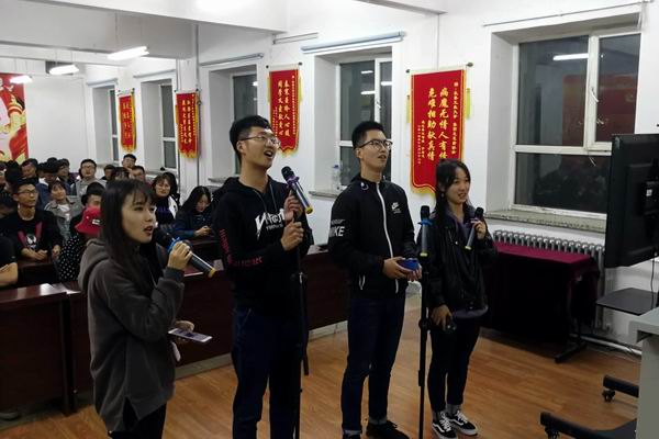 英国威廉希尔体育官网社团联合会举办“喜迎国庆,唱响未来”主题文艺晚会12.jpg 英国威廉希尔体育官网社团联合会举办“喜迎国庆,唱响未来”主题文艺晚会12.jpg